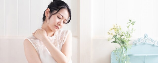 首の痛み